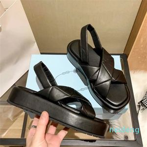 Designer-femme chaussure sandales d'été sandales de luxe en cuir compensé chaussures de dame 2024