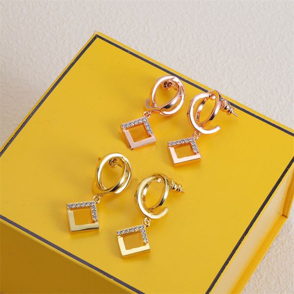 Diseñador Womems Pendientes de aro Pendientes de letras de moda Joyería para mujeres Pendiente colgante de lujo para mujer Pendientes clásicos de lujo Regalos