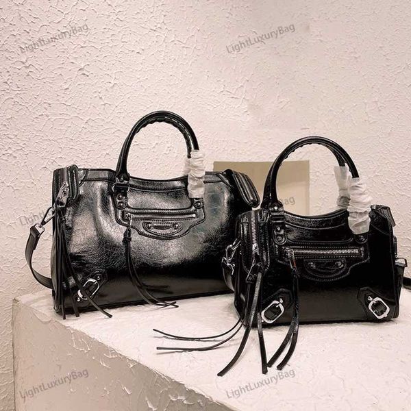 Diseñador Bolso de mujer Borla negra Personalizada Biker Hombro Cartera de cuero Calidad Crossbody para el clásico bolso de compras de marca famosa 240107