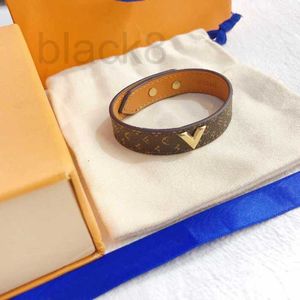 Designer Vrouwen Bangle Luxe Bedelarmband Letter V 18K Goud 4 Blad Gras Meisje Bruiloft Liefde Cadeau Mode Merk Sieraden Hoge Gevoel Volledige Persoonlijkheid T9SQ