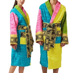 Designer Femmes Bathrobemens Luxury Classic Cotton Paintes de coton Hommes et femmes Brands SleepingWear Kimono Warm Bath Robes Home Portez des peignoirs unisexes Z6
