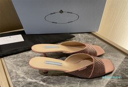 Designer Femmes Billow Slippers Cross Teaving Round Toe Shoe With Jirt Pouch Slipper High Heels de bonne qualité Chaussures de plage 2144106