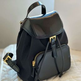 Mochila negra de diseñador para mujer, bolso escolar con cordón y hebilla, bolso de capacidad media de alta calidad para mujer P2399