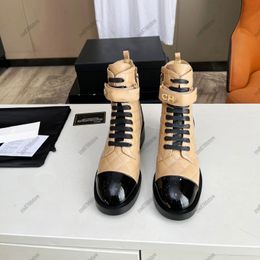 Designer dameslaarzen Enkellaarsjes Martin Boots Hoge kwaliteit geruit patroon Dameslaarzen Vetersluiting Rits Herfst Winter Reizen Vakantie Zwart-witte modelaarzen