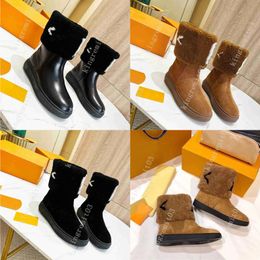 Designer Femmes Bottes Lauréat Plat Casual Chaussures En Cuir Botte De Neige Femmes Doux Hiver Chaud Filles En Peau De Mouton Noir Chaussure En Peluche Fourrure Demi Bottines Avec Boîte