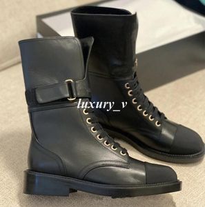 Botas de diseñador para mujer Bota con hebilla metálica Otoño Invierno Botines de cuero negro Nuevo Tacón grueso Tie-in Tubo corto Moda para mujer Medias botas con caja