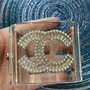 Diseñador Mujer Pulsera Ch Moda Clásico Grande Acrílico Marca de lujo Brazalete Moda Versátil Letra con incrustaciones de agua Diamante Transparente Bracele