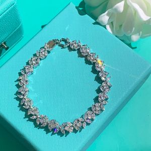 Designer Femmes Bracelet Designer pour Femmes Trèfle À Quatre Feuilles À La Mode Élégante Chaîne De Perles Parti Diamant Bijoux Cadeau En Gros Nice