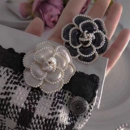Designer dames brochs parel diamant pennen broches joodly bloemen broches luxe merk broche parel pin voor pak dress pins accessoires
