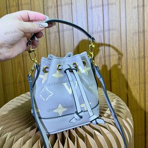 Diseñador Mujer Bolso de cubo Bolso de hombro Correa de cuero con estampado Asa superior Tote Cinturón con cordón Bolso bandolera Mini princesa Bolsos Hardware Hebilla de metal Monedero 13x16cm