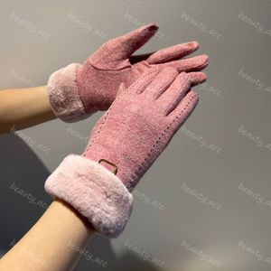 Diseñador Mujeres Cashmere Glove Pink Guantes de alta calidad Damas Hardware de cuero de invierno Manopla para mujer con caja Sombrero Bufanda Accesorios CSD2310125