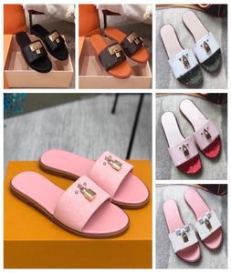 Designer Femmes Classic Slippers Sexy Summer Luxury Lock Lock Mule Mule à carreaux Flip Flops Femme Beach Outdoor Party Sandals S8404779