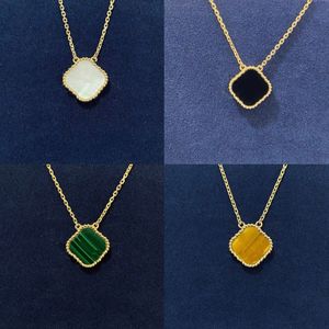 Designer Femmes Clover Pendant Colliers Vis Bijoux Love Love Flowers Collier Fashion Luxury Party Wedding Couple Gift 232U