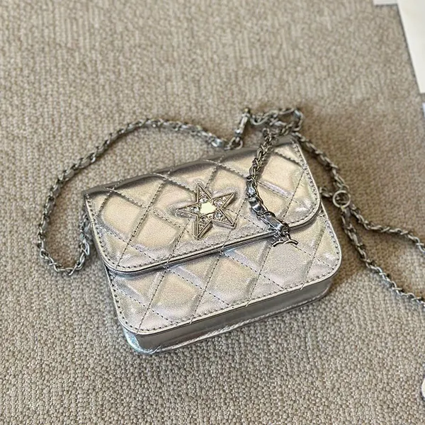 Designer Women Diamonds Silver Star Mini Vilat Sac 15x12cm Couile de veau matelassé Coue Bolie Coin Purse Matelasse Chaîne de la chaîne de luxe Pack Cross Cross Body Hands