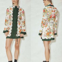 Designer Women Robes Summer Holiday Wear Green Long Mancheve Mini robe florale imprimée avec une ceinture fine mini robes FZ2404035
