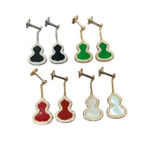 Designer Femmes Oreille d'oreille V Gourd Gourd Calte de charme 18k Gold Fritillary Chalcédoine Oreille d'oreille Boucles d'oreilles VintageCharm Back Agate Pearl Gold Studs For Women Jewelry