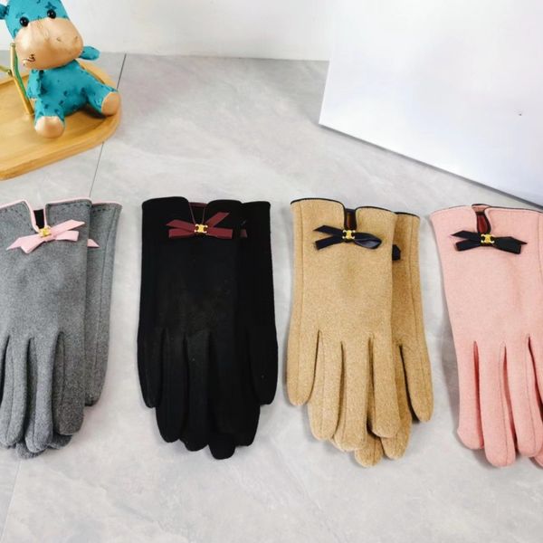 Diseñador de moda para mujer Guantes de piel de oveja Guante clásico de invierno Mujeres de alto grado Para hombre Guante de cinco dedos para conducir al aire libre