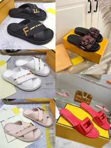 Designer vrouwen platte sandalen zomer strand lederen slippers kleurrijke brief dames slippers