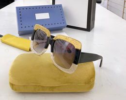 Diseñador de mujer para gafas de sol 083S 008 54 mm Gafas de sol cuadradas de gran tamaño para mujer en color negro Nuevas con etiquetas Caja Color mezclado Marco G con purpurina