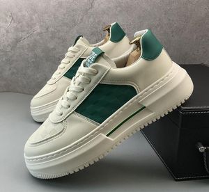 Diseñador de zapatos para hombre, zapatillas de deporte de moda, informal, pequeño, blanco, zapato de viaje, transpirable, color mezclado, antideslizante, aumento de altura, punta redonda, cordones, comodidad, zapatos deportivos para caminar