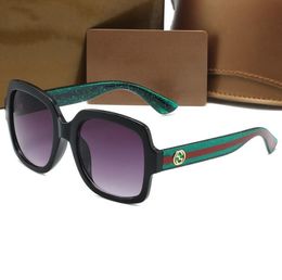 Diseñador Mujeres Ggities Gafas de sol Hombres Anteojos Sombras al aire libre Marco de PC Moda Clásico Señora Gafas de sol Espejos para mujeres g0036