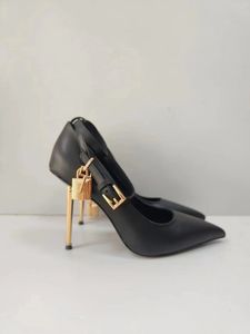 Designer Femmes High Heel Robes Chaussures Élégantes Pumps de cadenas de marque Elegant Brand Pompe Classic Sandals Classic Sandal