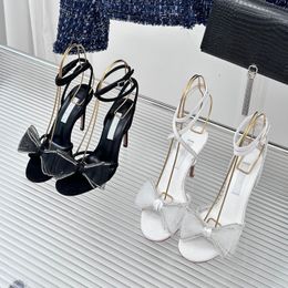 Zapatos de tacón alto de diseñador para mujer, tacones con diamantes de imitación, lazo, tacón fino, zapatos de punta abierta de cuero, zapatos de boda blancos y negros, zapatos de banquete