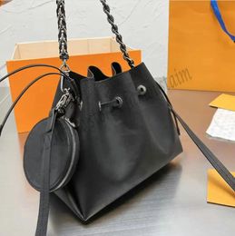 Designer Vrouwen Iv Bella Schoudertas Paris Hollow Out Logo Emmer Handtassen Koeienhuid Lederen Trekkoord Crossbody Handtas Met Portemonnee Luxe Ontwerpers