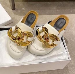 Designer Femmes JW MOLES MULES SLIPPER LONDON Brand Ja Sandals Généralités en cuir Boes en bois Talons plats à fond plat Gold Gold Chain Slippers Luxury Fashion Shoe