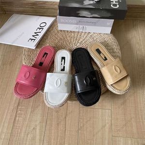 Designer leren damesslippers Chan C-muilezels met reliëf Dames Dames C Slide-platform Raffia stro Dikke bodem Platformsandalen Slip-on espadrille-slippers