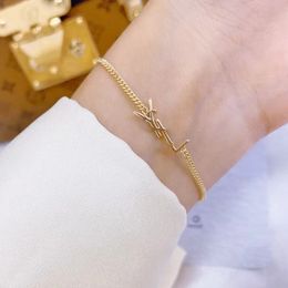 Designer Women Letter Bracelets Elegant Love Gold Bangles Y Grave Bracelet Fashion Jewelry Lady Party