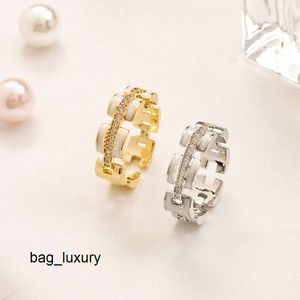 Ontwerper Vrouwen Liefde Sier Gouden Ringen Koper Mode-sieraden Spiraal Ring Bruiloft Diamant Alfabet Accessoire Gift