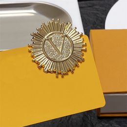 Designer Vrouwen Heren Luxe Merk Brief Broche Parel Kristallen Sieraden Broche Charm Gold Pin Wedding Christmas Party Gift Accessoires