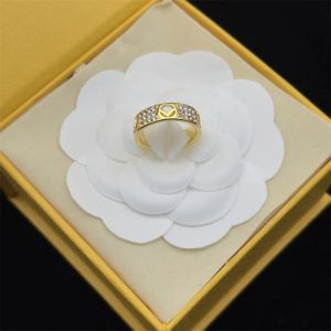 Designer dames herenring volledige diamanten ringen titanium staal zilver goud liefdesringen luxe sieraden koppels ringen huwelijkscadeau dames patty 2311245D