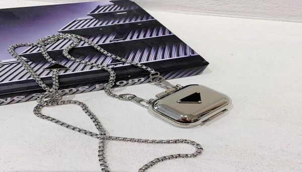 Cadenas de billetera de metal para mujeres diseñadoras decoran bolsas de hombro de cuerpo cruzado bolsos de hombro retro logo de triángulo de la moda impresa PUR1796630 de alta calidad
