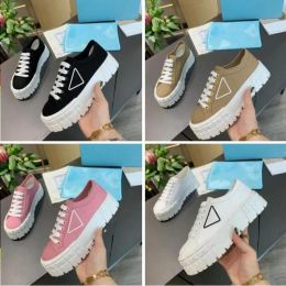 Designer Dames Muffin Dikke Bodem Nylon PRA Klassieke Binnenkant Hoge Schoenen Dames Triple Casual Schoenen Zwart-wit Dames Sneakers Mode Platte Canvas Schoenen