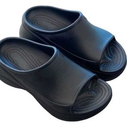 Designer Women Poolcroc Slide Rubber Platform Sandel 5 cm dikke bodem slippers Zwart witte strandglaasjes Open teenschoenen met dooszakken No445