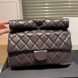 Designer femmes matelassé main rouleau pochette France marque de luxe en peau d'agneau véritable pochette à rabat sous les bras sac à main dame mode fête sacs de soirée