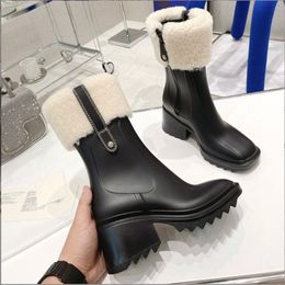 Designer Femmes Botte De Pluie Betty Beeled Zip Mi-mollet Moto Bottes PVC Caoutchouc Bout Carré Talon Épais Plate-Forme Chaussures Imperméable welly Rainshoes