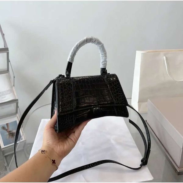 Diseñador Bolsa para mujeres Tendencia de moda de mano de lujo Bolso de arena de diamante Bolso Hottie Hottie Handheld Bolsos de hombro diagonales Fábrica Ventas directas