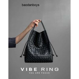 Sac de créateur Vibe Ring pour femmes, petit sac seau tissé 2023 en peau de mouton de qualité supérieure, fourre-tout de grande capacité tissé à la main