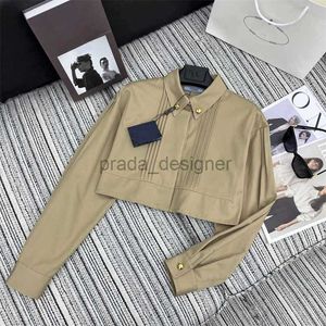 Blusas de mujer de diseñador Camisas 24ss Principios de primavera Nuevo diseño plegable de temperamento minimalista y moderno con solapa de hebilla de metal Camisa corta de manga larga