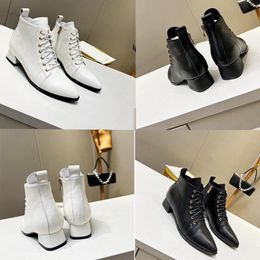 Bottes pour femmes de créateurs Bottes en cuir noir de marque Fermeture à glissière blanche Chaussures polyvalentes haut de gamme d'hiver Bottines à talons épais antidérapantes et résistantes à l'usure