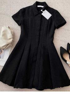 Designer dames casual jurk Franse elegantie 2024 lente/zomer nieuwe kleine stijl splicing slank fit massieve kleur korte mouw pendelaar geplooide jurk