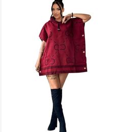 Designer damesgewrichtige korte mouwen jurk rood gedrukte grotere letters losse hoody met knopen wollen hoodie jas losse jurk rok kleding