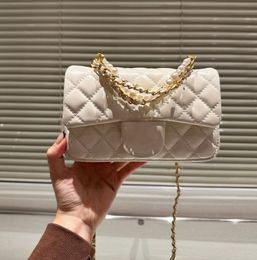 Créateur - Sac à main bandoulière femme Carré en cuir Gros rabat avec chaîne de perles Mode rétro