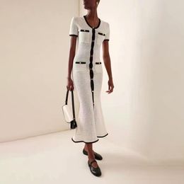 Designer damesjurk 2024 lente/zomercrème wit met zwarte rand ronde nek mesh haak van een enkele borsten haakje elegante jurk