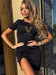 Diseñadores Vestidos para mujeres dulces y sexy Summer Color sólido Slim Vestidos midi Midi Vestidos urbanos Vestidos de tejer Femme Mujeres Faldas de moda S-2XL