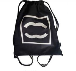 Sac à dos en toile noir et blanc pour femmes, sac à dos classique avec logo imprimé, grande capacité, sac de courses, sac à bandoulière simple, sac de plage portable pour l'environnement