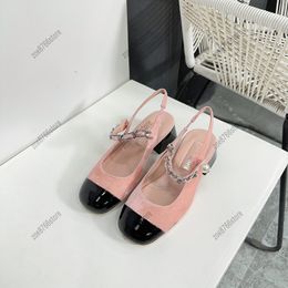 Tacones de diseñador para mujer Tacones de terciopelo de marca Cadena de perlas Espalda hueca Mary Jane Zapatos individuales con punta redonda Zapatos de boda blancos y negros Zapatos de princesa